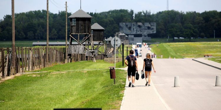 2018-07-22T12:15:05:01 , 

Fot. Piotr Michalski 


74 rocznica likwidacji KL Lublin. 
Panstwowe Muzeum Majdanek.