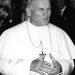 Vom 15. bis 19. November 1980 besuchte Seine Heiligkeit Papst Johannes Paul II. die Bundesrepublik Deutschland. Auf Einladung von Bundespräsident Karl Carstens hat der Papst seinen pastoralen Besuch mit einem offiziellen in Bonn verbunden. Am 15. November gab der Bundespräsident einen Empfang zu Ehren Seiner Heiligkeit auf Schloß Augustusburg in Brühl bei Bonn. Dort führte Papst Johannes Paul II. auch ein Gespräch mit Bundeskanzler Helmut Schmidt. Gleichzeitig traf Bundesaußenminister Hans-Dietrich Genscher mit Kardinal-Staatssekretär Casaroli zusammen. Im Anschluß an den offiziellen Teil begab sich der Papst auf den Bonner Münsterplatz, um dort eine Ansprache zu halten. Ferner bestand der pastorale Teil aus Besuchen in Köln, Osnabrück, Mainz, Fulda, Altötting und München. In allen diesen Städten hielt Papst Johannes Paul II. die Heilige Messe. Eigentlicher Anlaß seines Aufenthaltes in der Bundesrepublik war der 700. Todestag von Albertus Magnus (1193-1280), dessen Grab der Papst in Köln besuchte.

Bundespräsident Karl Carstens und Papst Johannes Paul II. auf Schloß Augustusburg in Brühl.