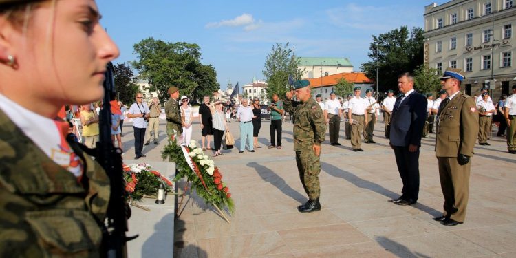 2018-08-01T17:33:31:48 , 

Fot. Piotr Michalski 


74. rocznica wybuchu Powstania Warszawskiego . Uroczystosci na Plac Litewski .