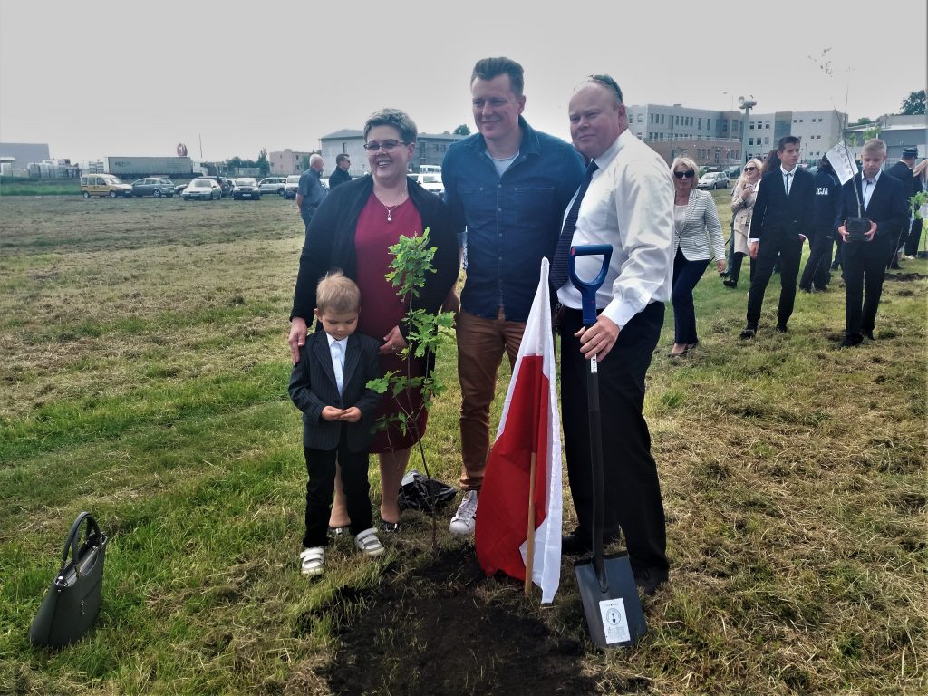 Zamość: dęby na 100-lecie niepodległości 1 20180515 120741 1