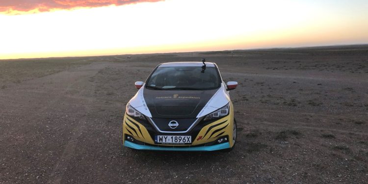 Marek Kamiński i Nissan LEAF przejechali pustynię Gobi