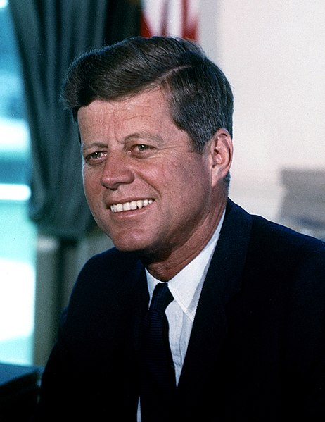 03.12.2018 „W drewniakach przez historię” 1 462px john f. kennedy white house color photo portrait