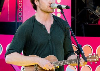 520px vance joy at sommarkrysset stockholm