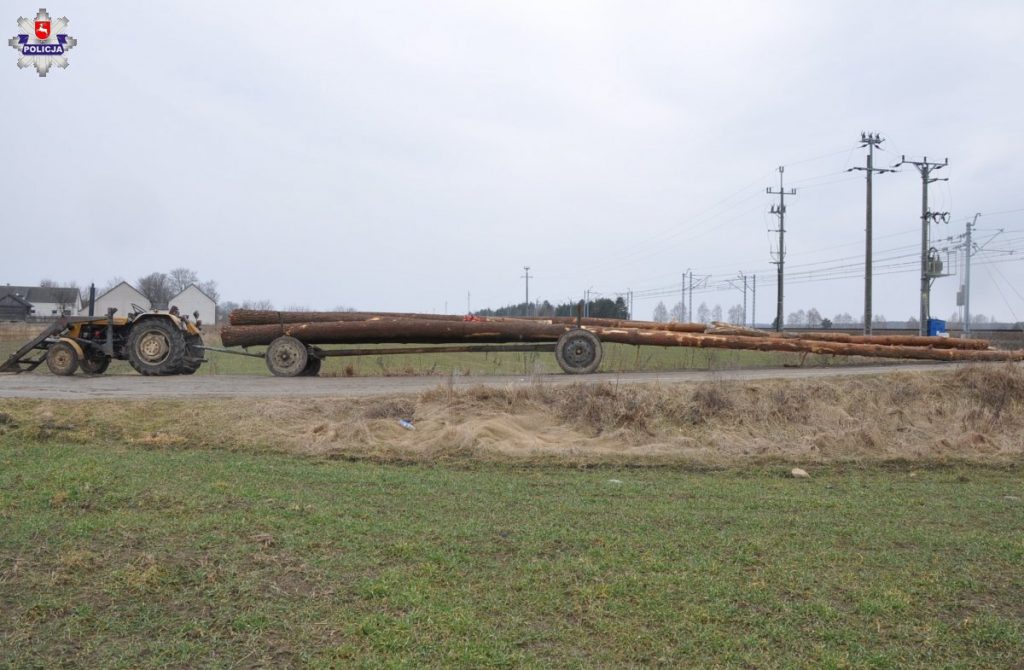 Kłody drewna na przejeździe kolejowym. Mężczyźnie grozi do 3 lat więzienia 1 68 124151