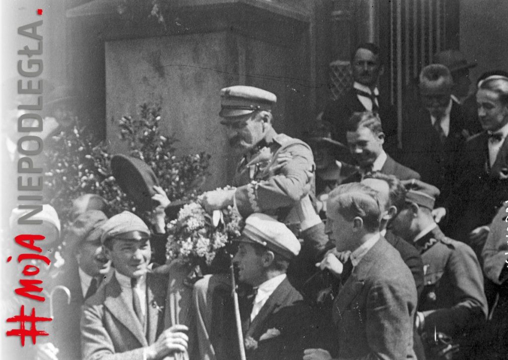 7 kwietnia 1938 r. Sejm jednomyślnie uchwalił "Ustawę o ochronie imienia Józefa Piłsudskiego, pierwszego Marszałka Polski" 1 7 kwietnia