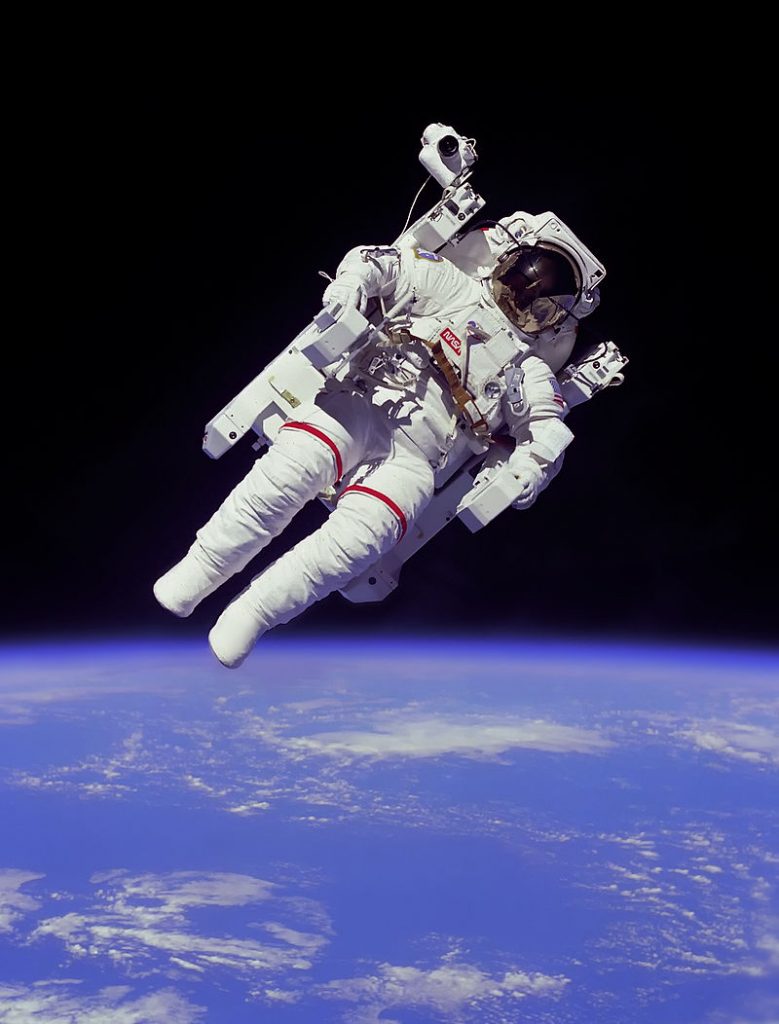 800px astronaut eva edit 1