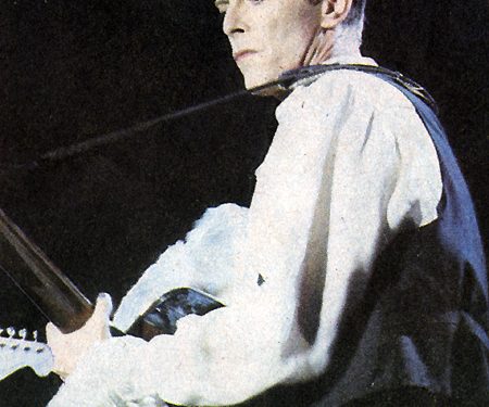 David Bowie tocando en el festival "Rock in Chile", celebrado en Octubre de 1990 en Santiago de Chile.