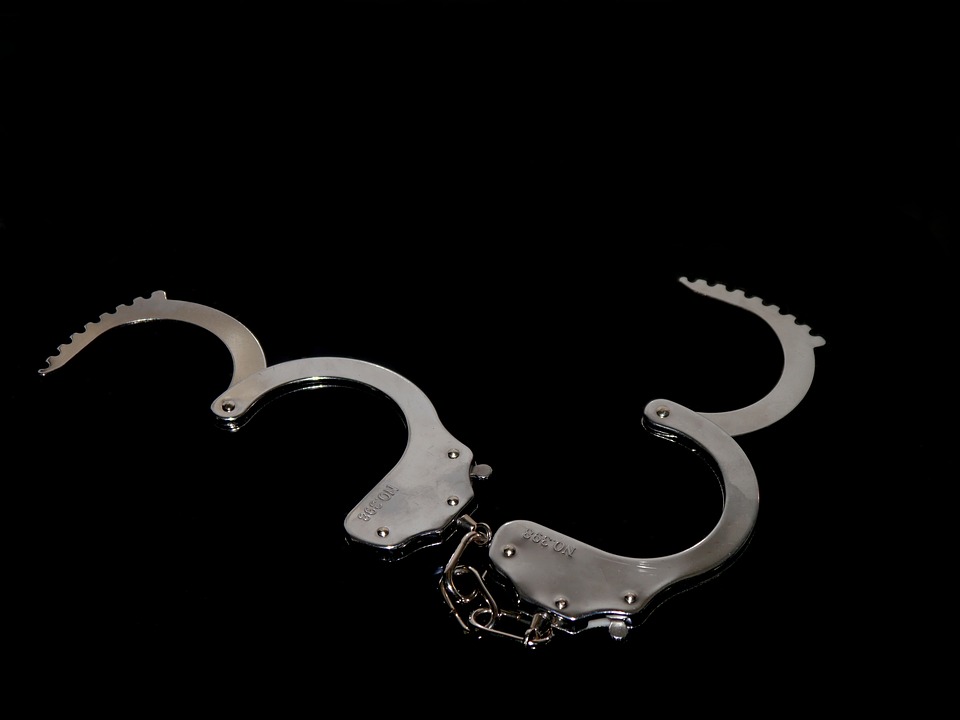 handcuffs 1078870 960 720 1