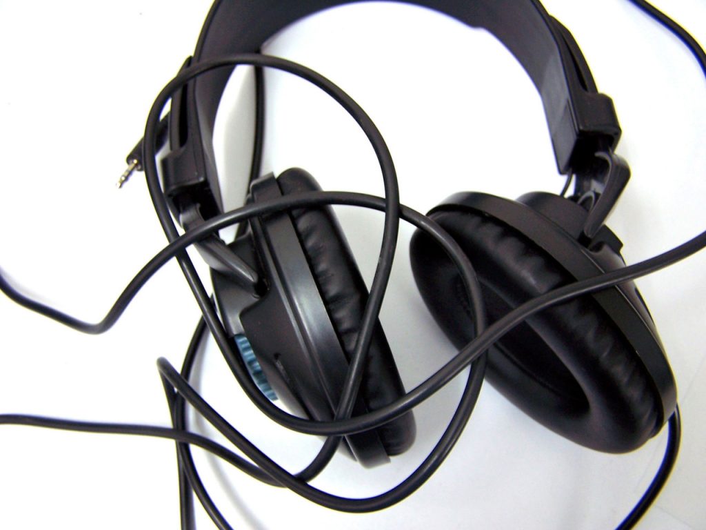 headphones 1547343 1280x960