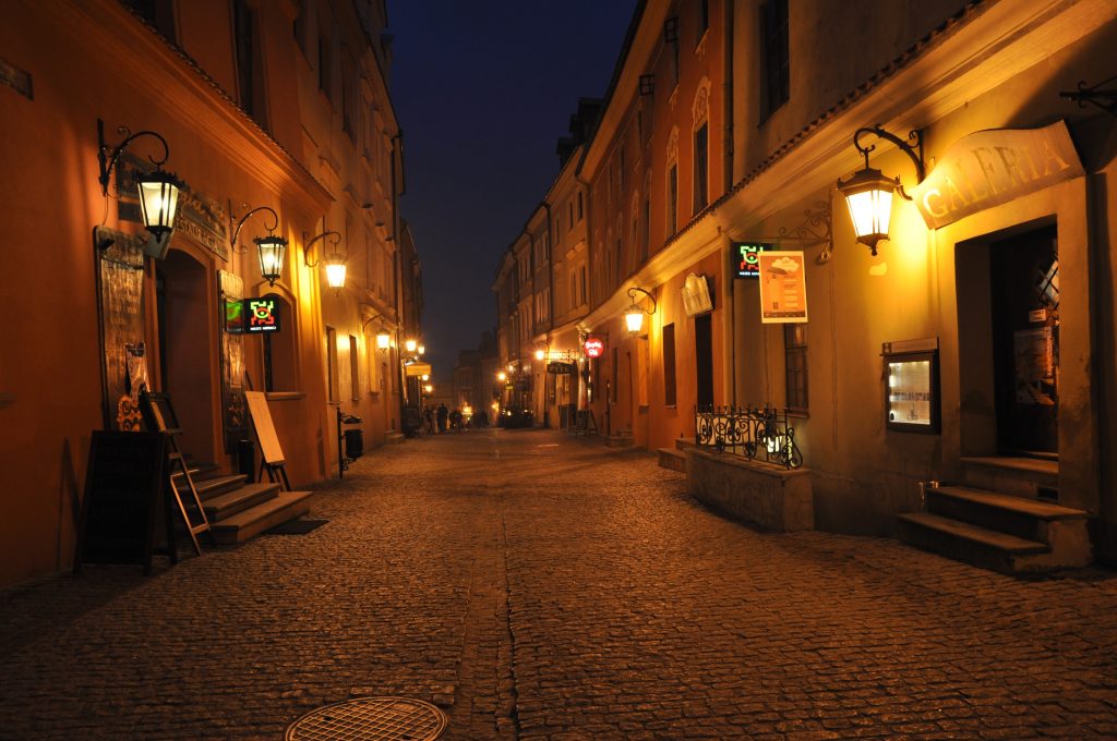 lublin stare miasto ulica grodzka noca