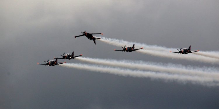 2018-08-25T14:11:01:80 , 

Fot. Piotr Michalski 


AIRSHOW Radom 2018 . Samolory : Orlik , Iskra , Grippen , EuroFighter , So 27 , Tricolori .