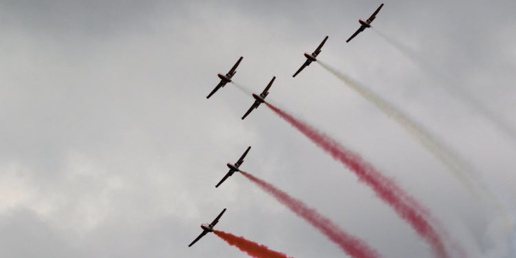 2018-08-25T14:46:24:56 , 

Fot. Piotr Michalski 


AIRSHOW Radom 2018 . Samolory : Orlik , Iskra , Grippen , EuroFighter , So 27 , Tricolori .