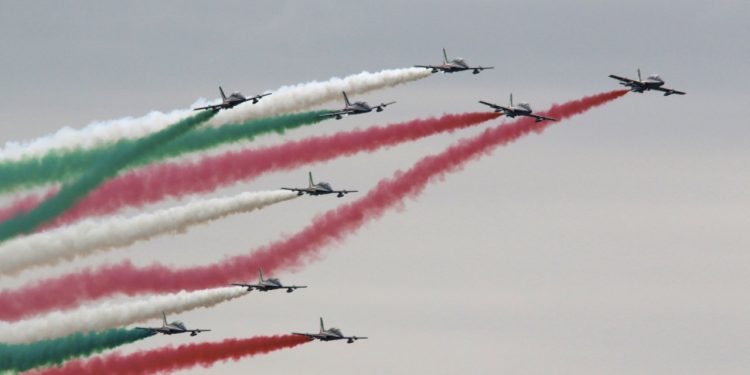 2018-08-25T15:45:19:44 , 

Fot. Piotr Michalski 


AIRSHOW Radom 2018 . Samolory : Orlik , Iskra , Grippen , EuroFighter , So 27 , Tricolori .