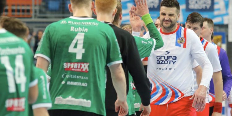 2018-02-11T18:30:21:18 , 

Fot. Piotr Michalski 


KS Azoty Pulawy - SUI Wacker Thun . EHF CUP 2017/2018 .  Hala Globus w Lublin . 11.02.2018 .