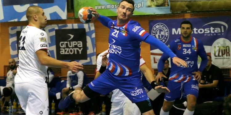 2018-11-10T19:05:34:11 , 

Fot. Piotr Michalski 

Azoty Pulawy - Pogon Szczecin .