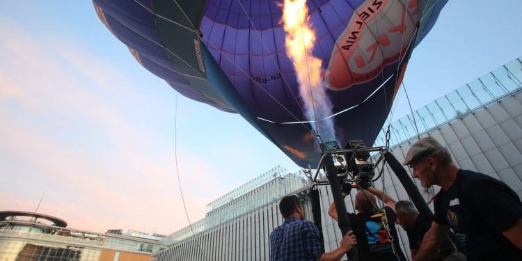 2019-08-13T19:40:51:31 , 

Fot. Piotr Michalski 


Nocny pokaz balonow przed CSK .