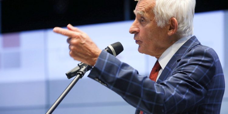 2017-09-26T10:49:14:00 , 

Fot. Piotr Michalski 
Jerzy Buzek podczas Kongres Inicjatyw Europejskich w Lubelskie Centrum Konferencyjne .