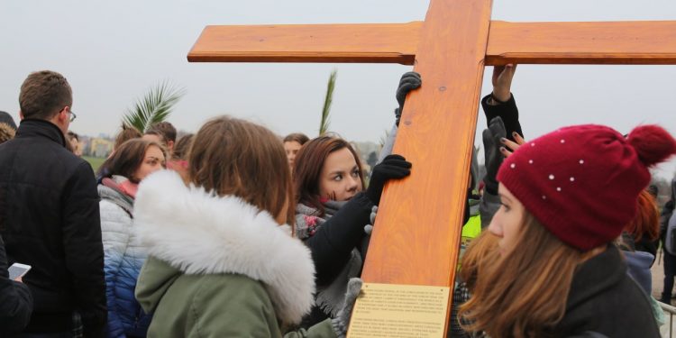 2019-04-12T17:45:51:20 , 

Fot. Piotr Michalski 



Droga Krzyzowa . Oboz koncentracyjny Majdanek .