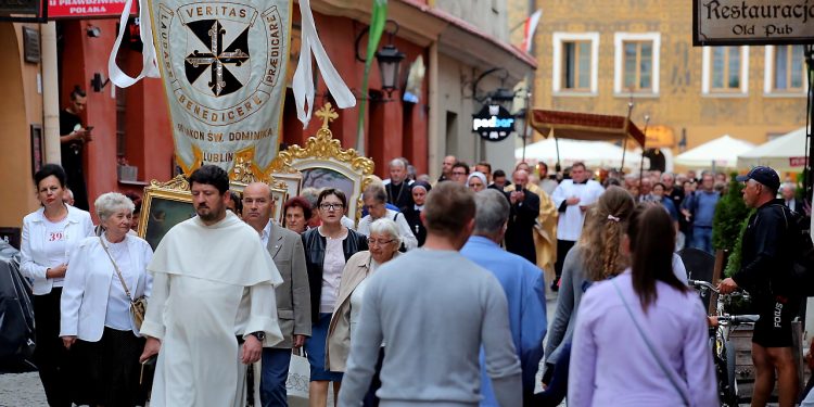 2018-09-14T18:16:42:01 , 

Fot. Piotr Michalski 


Odpust u Dominikanie .