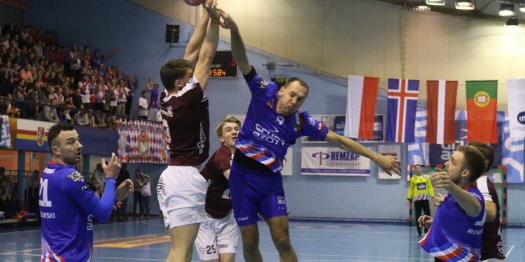 2018-11-17T18:54:34:10 , 

Fot. Piotr Michalski puchar EHF 2018
 Azoty Pulawy - Selfos