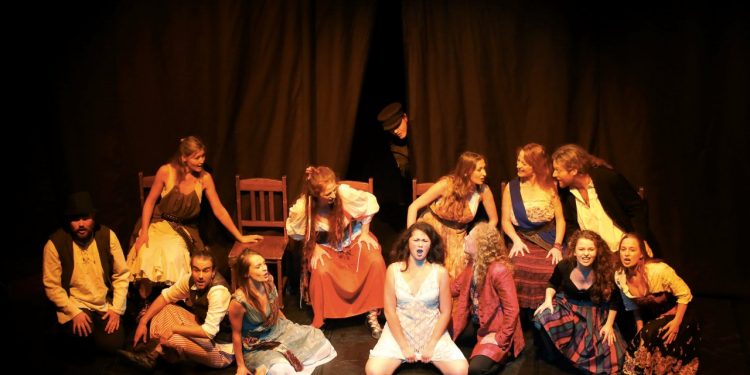 2017-09-29T21:00:43:01 , 

Fot. Piotr Michalski 


Festiwal 40 lecie Osrodek Praktyk Teatralnych w Gardzienice