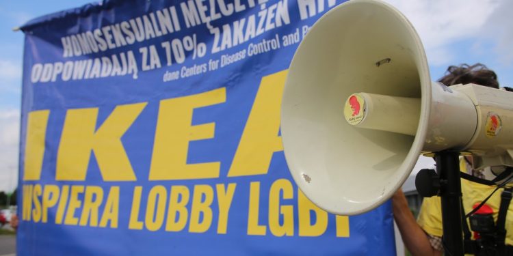 2019-08-13T13:01:12:01 , 

Fot. Piotr Michalski 


IKEA . Protest .