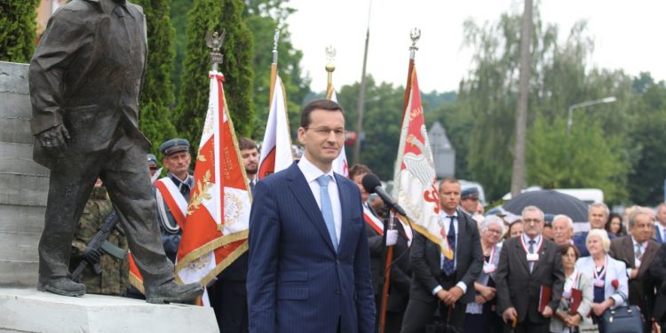 2018-07-15T15:10:53:82 , 

Fot. Piotr Michalski 

Odsloniecie pomink Lecha Kaczynskiego w Krasniku .  *** Local Caption *** Mateusz Morawiecki