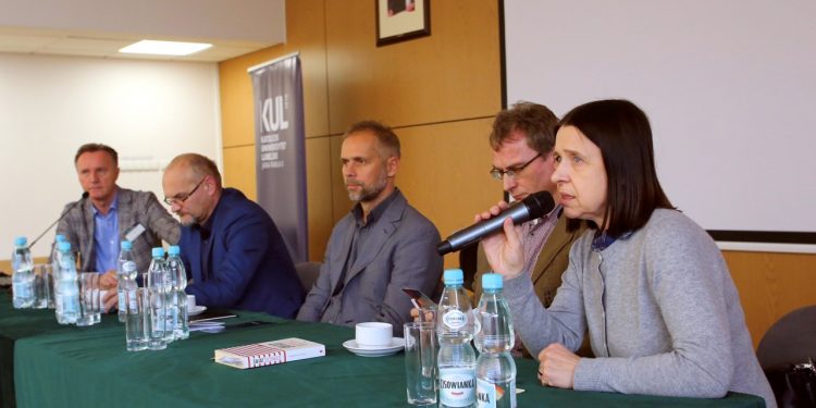 2018-11-15T11:00:33:67 , 

Fot. Piotr Michalski 

10-lecie dziennikarstwa KUL . Panel . Malgorzata Piasecka , Pawel Krysiak , Krzysztof Wiejak , Dariusz Kotlarz , Jacek Dabala .