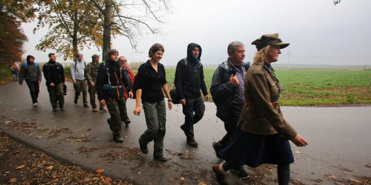 2017-10-21T10:39:52:00 , 

Fot. Piotr Michalski 



Marsz Pamieci Jozef Franczak " Lalek " , " Lalus " , Swidnik - Kazimierzowka - Majdan Kozic Gornych - Piaski z udzialem Waldemar Jakson , Janusz Korwin-Mikke .