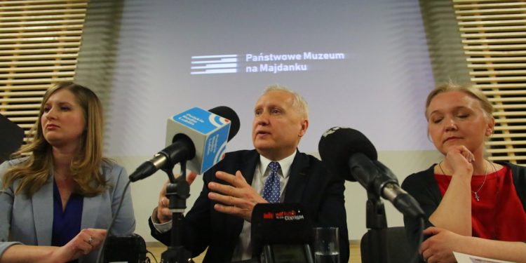 2019-03-13T12:15:36:92 , 

Fot. Piotr Michalski 


Panstwowe Muzeum na Majdanku . Komiks , logo , obchody 75-lecie .