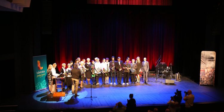 2019-03-27T16:16:35:35 , 

Fot. Piotr Michalski 


Miedzynarodowy Dzien Teatr . Teatr Muzyczny . Zlote maski . Gala . Medale .