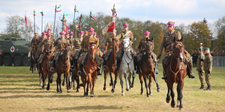 2019-10-06T13:58:34:71 , 

Fot. Piotr Michalski 


80 rocznica bitwy pod Kockiem . Ustanowienie Swieta19 Lubelskiej Brygady Zmechanizowanej .