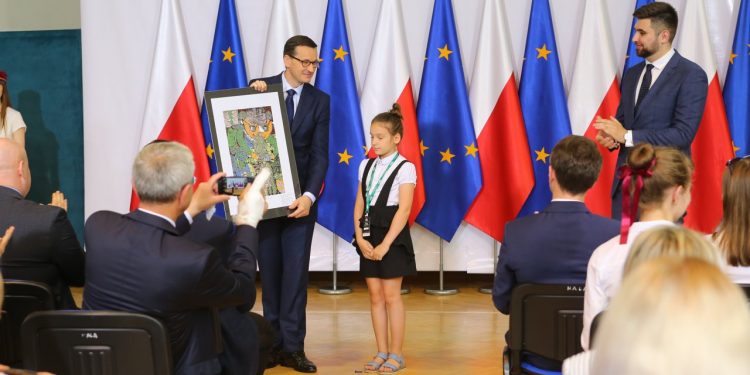 2019-06-19T10:14:01:51 , 

Fot. Piotr Michalski 


Premier Mateusz Morawiecki podczas zakonczenie roku szkolnego w II LO w Chelmie .