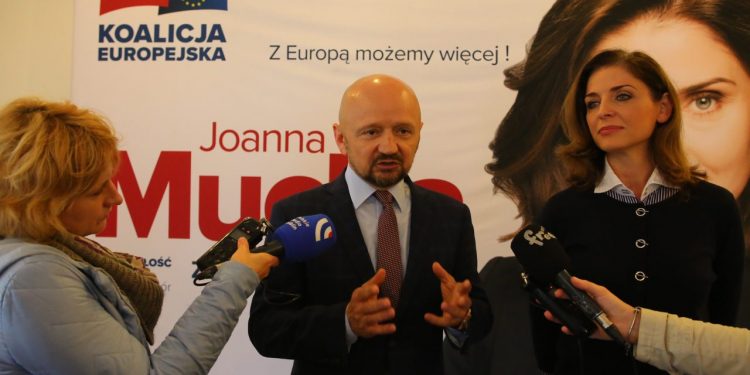 2019-05-22T10:14:27:00 , 

Fot. Piotr Michalski 


Konferencja prasowa Joanna Mucha .