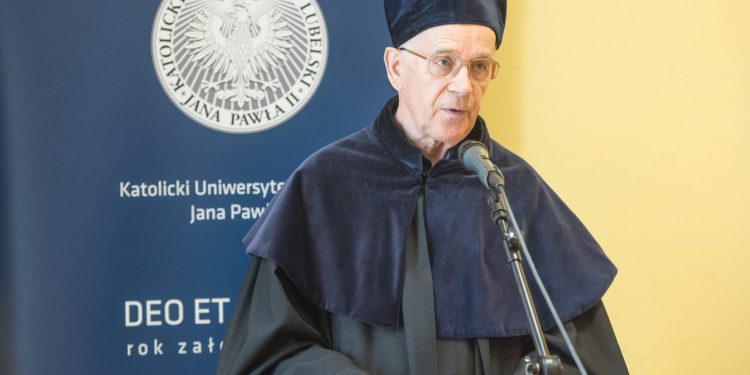 23.05.2019, Lublin - Katolicki Uniwersytet Lubelski. Uroczystość nadania tytułu doktora honoris causa KUL prof. Alvinowi Plantindze. W imieniu Laureata wyróżnienie odebrała córka Jane Plantinga-Pauw.
Fot. Tomasz Koryszko/KUL 


Plantinga . Dr. HC . KUL .