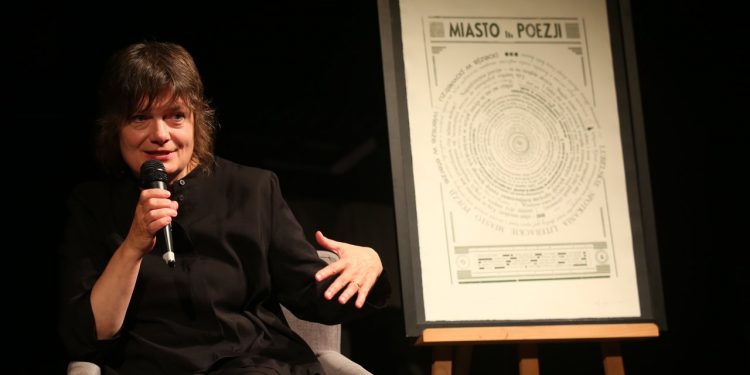 2019-05-23T18:06:41:00 , 

Fot. Piotr Michalski 


" Miasto Poezji " . Grazyna Lutoslawska . Teatr NN .