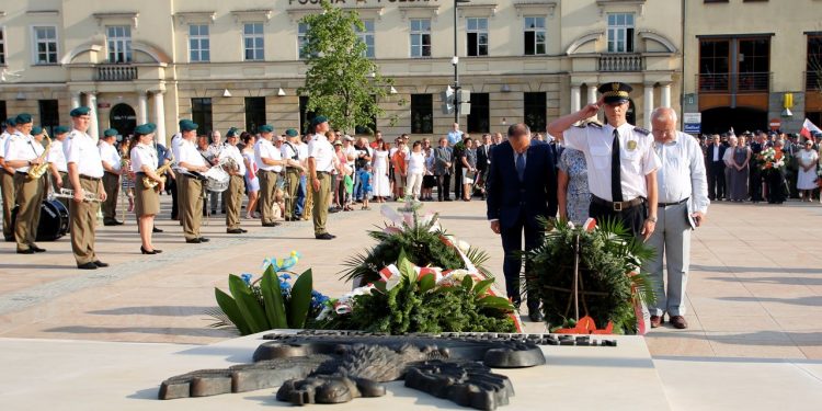 2018-08-01T17:34:22:74 , 

Fot. Piotr Michalski 


74. rocznica wybuchu Powstania Warszawskiego . Uroczystosci na Plac Litewski .