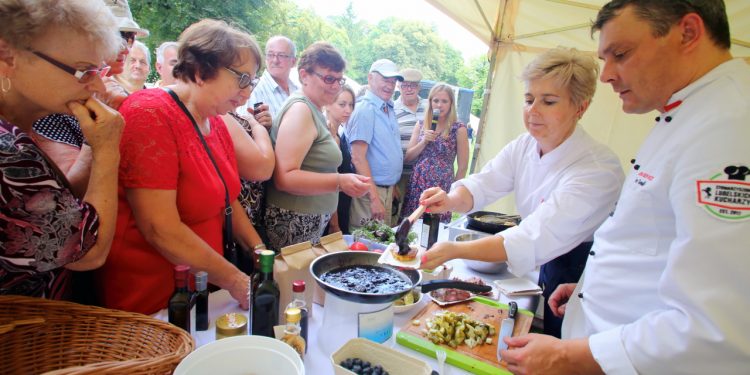 2018-07-29T15:51:39:14 , 

Fot. Piotr Michalski 


9. Festiwal Produktu Lokalnego w Naleczowie .