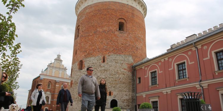 2019-05-04T12:14:29:01 , 

Fot. Piotr Michalski 


Turystyczny Lublin . *** Local Caption *** Sezon Lublin
kajaki
bystrzyca
browal Perla
Zamek Lubelski
Stare Miasto