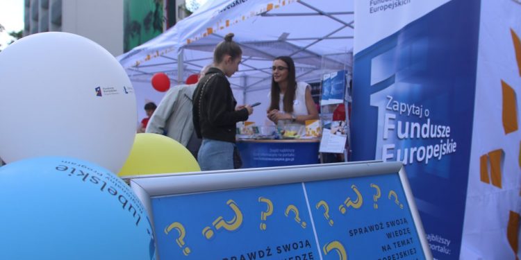 2019-05-12T13:18:53:68 , 

Fot. Piotr Michalski 


15 . lecie wejscia do UE .