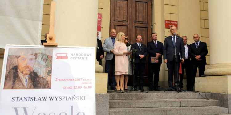 2017-09-02T12:11:07:46 , 

Fot. Piotr Michalski 


Nardowe czytanie " Wesele " Stanislawa Wyspianskiego .