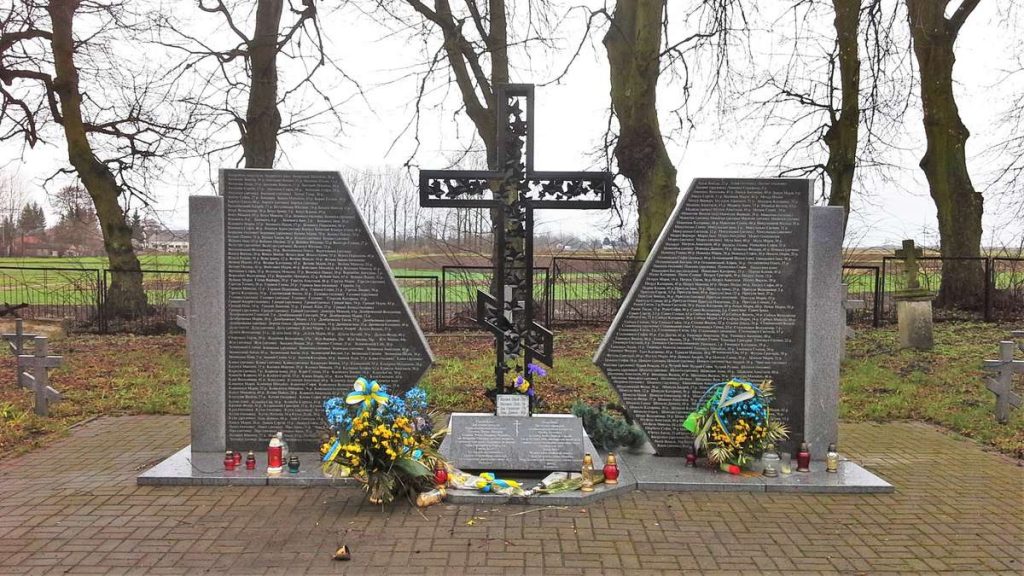 sahryn pomnik ofiar zbrodni 10 marca 1944 451190