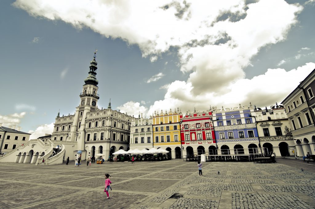 zamosc ratusz i kamienice