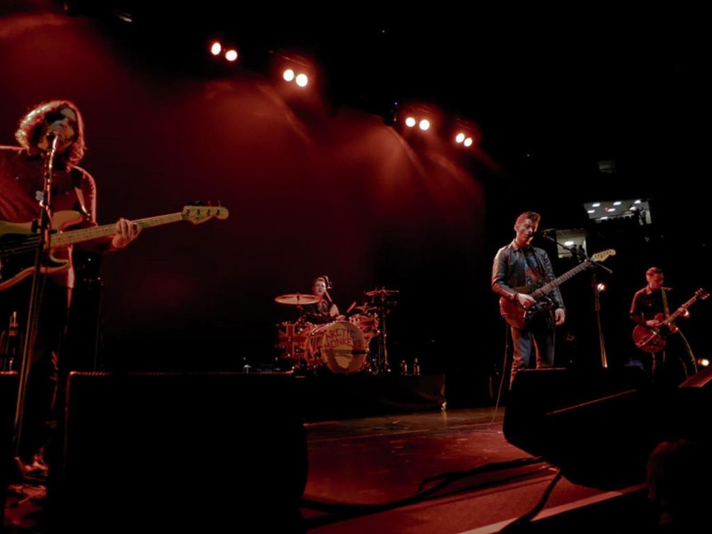 800px arctic monkeys playing at msg 1