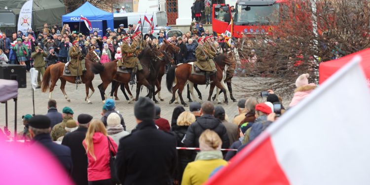 2019.11.11. LUBLIN . OBCHODY DNIA NIEPODLEGLOSCI . OBCHODY WOJEWODZKIE NA PLAC ZAMKOWY . PIKNIK .