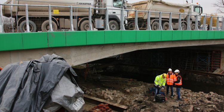 proba obciazeniowa most przy ul . Pawia , rzeka czerniejowka .