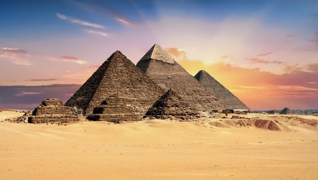 pyramids 2159286 1280 1