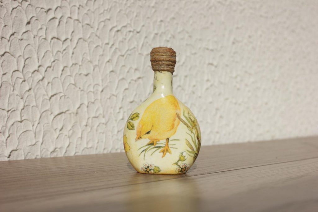 yellow bottle 2373658 960 720 1