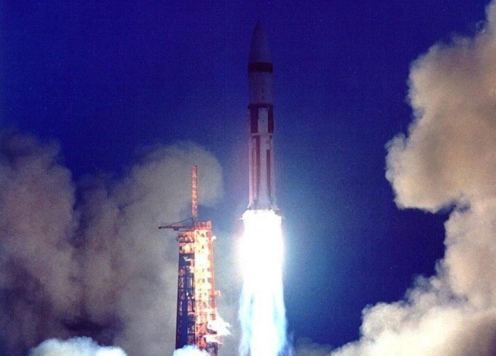 800px apollo5 launch 1