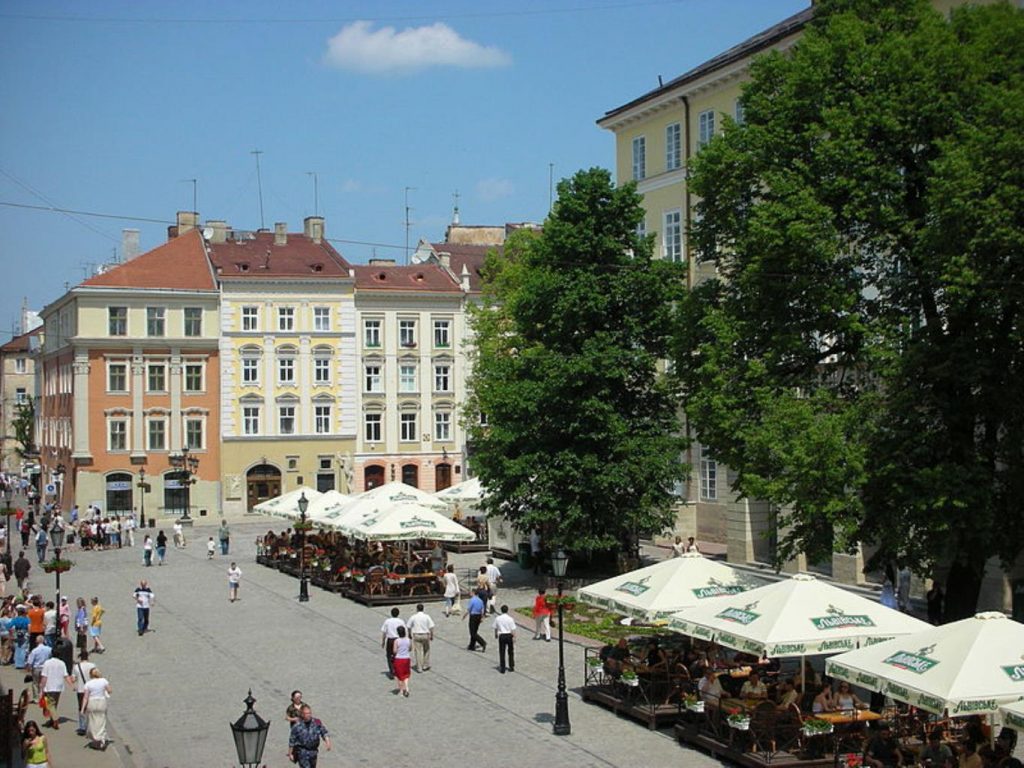 800px lwow rynek 01